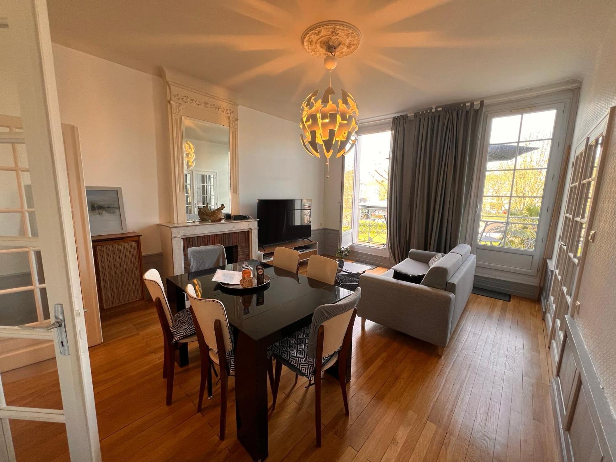 La Colbertine - Charming Apartment In Place Colbert Rochefort  Exteriér fotografie