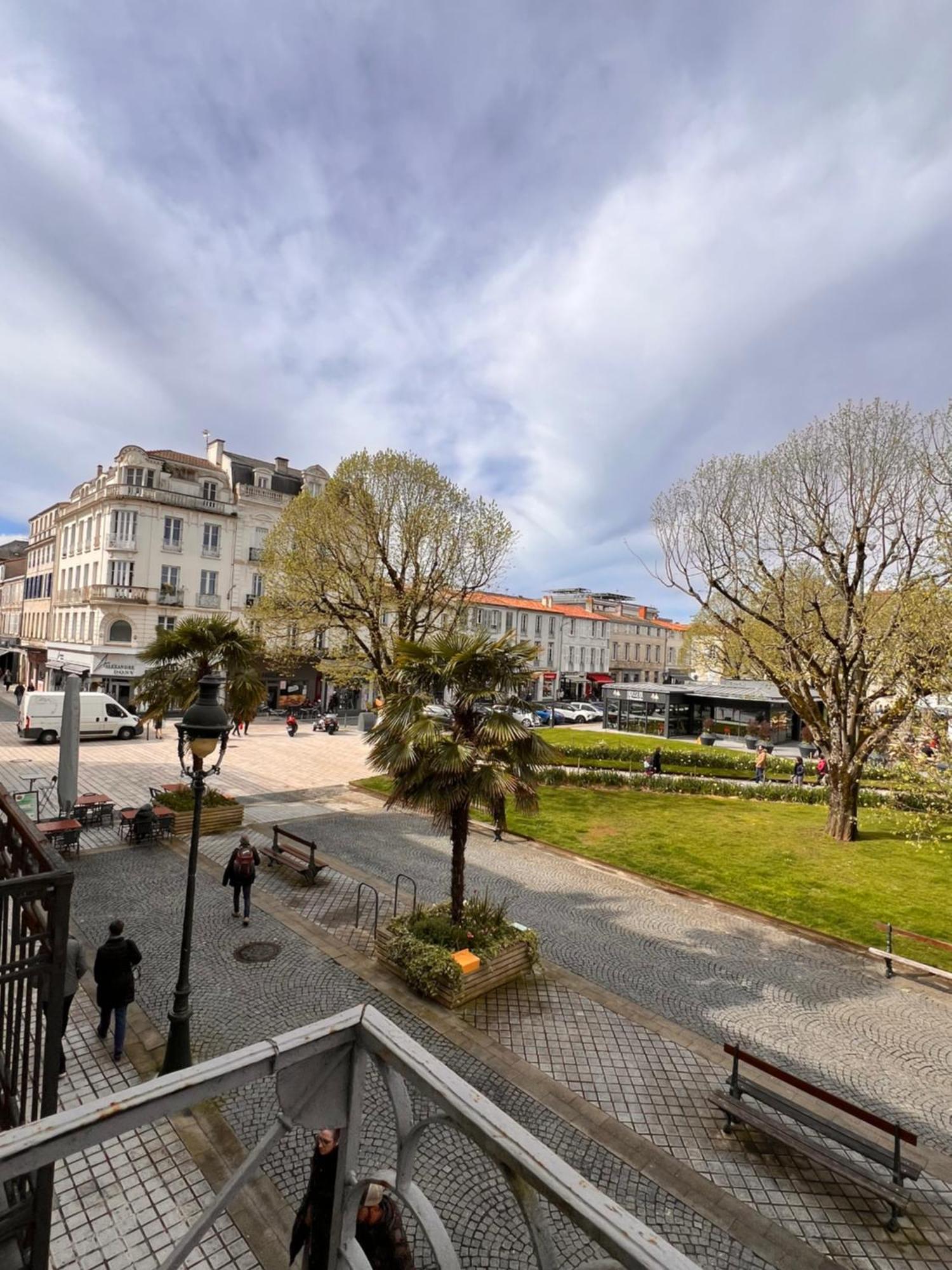 La Colbertine - Charming Apartment In Place Colbert Rochefort  Exteriér fotografie